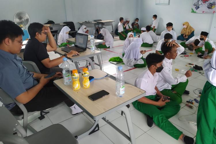 Workshop Robotik SD Al Azhar Banjarbaru