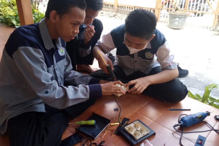 Workshop IOT Siswa RPL SMK Negeri 2 Banjarmasin